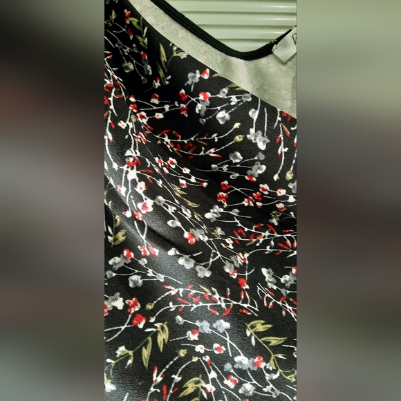 Ditsy floral wrap style crop top - Picture 3 of 3